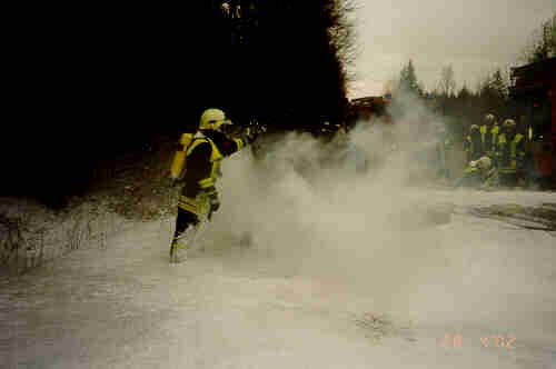 PKW Brand auf der Staatsstr. 2078 am 28. April 2002 – Bild 03