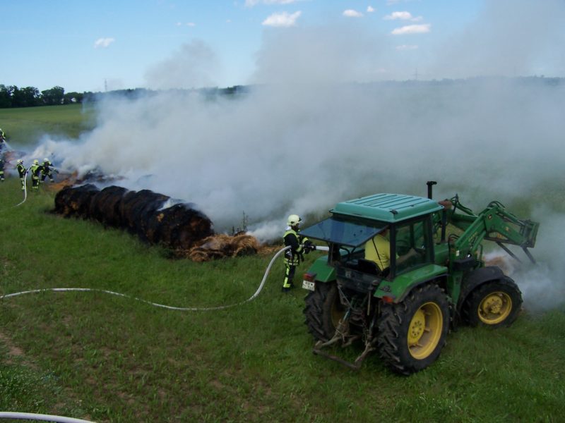 Strohballen Brand am 3. Juni 2009 – Bild 01