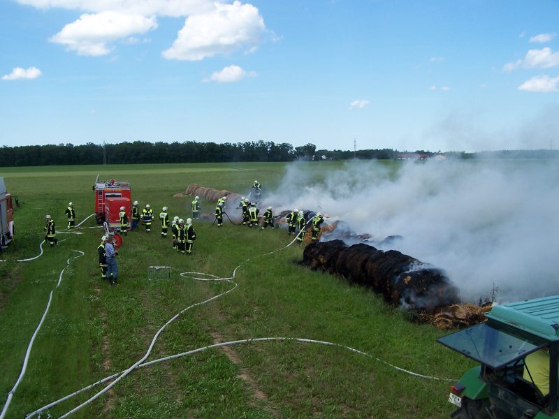 Strohballen Brand am 3. Juni 2009 – Bild 02