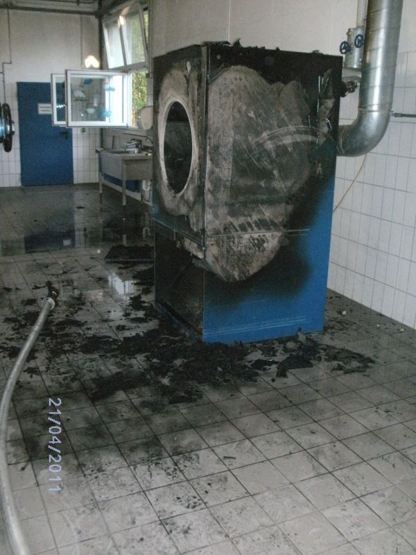 Brand in der Wäscherei der Lebenshilfe Werkstatt Putzbrunn am 21.4.2011 – Bild 03