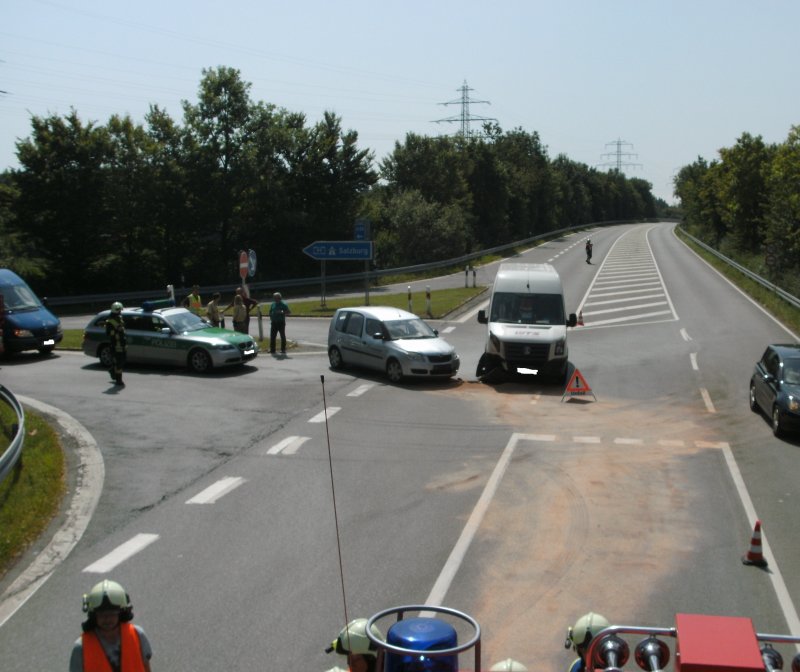 Technische Hilfeleistung am Mittwoch den 23. August 2012 an der Anschlussstelle zur BAB A99 – Bild 02