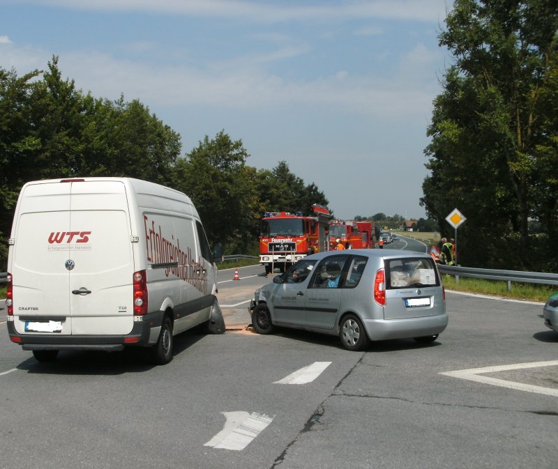 Technische Hilfeleistung am Mittwoch den 23. August 2012 an der Anschlussstelle zur BAB A99 – Bild 03