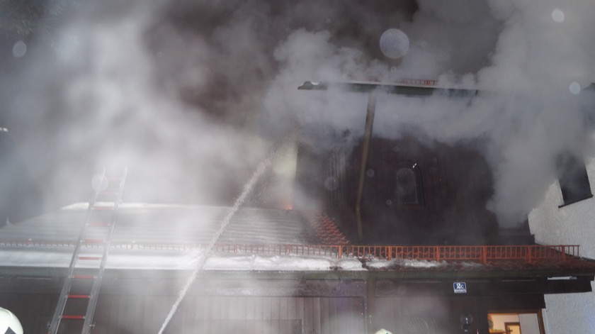 Brand eines Einfamilienhauses in der Michael-Haslbeck-Straße – Bild 10