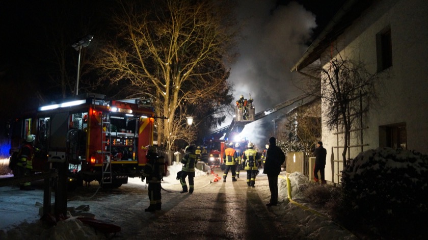 Brand eines Einfamilienhauses in der Michael-Haslbeck-Straße – Bild 26