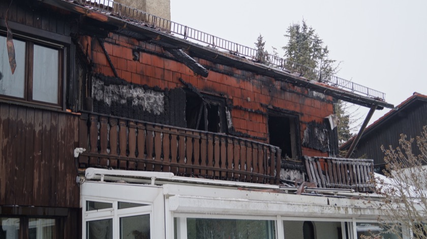 Brand eines Einfamilienhauses in der Michael-Haslbeck-Straße – Bild 39