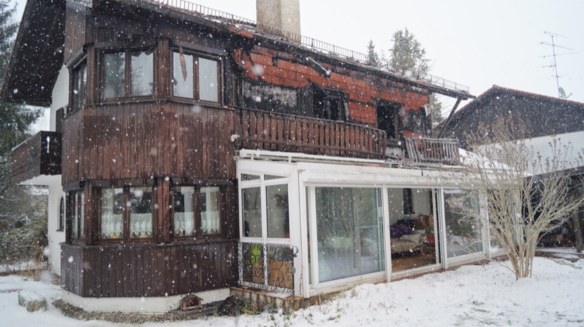 Brand eines Einfamilienhauses in der Michael-Haslbeck-Straße – Bild 40